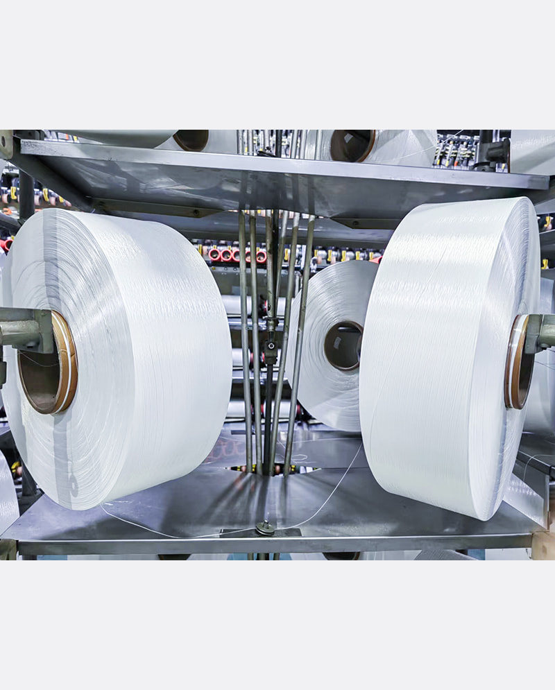 Ano ang malawak na aplikasyon ng buong iginuhit na sinulid sa fashion at industriyal na larangan?